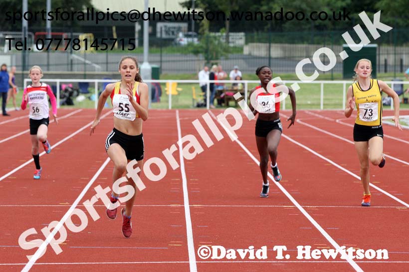 Girls under-13s 200 metres, Northern Under-13s, U-15s and 17s Championships. Photo: David T. Hewitson/Sports for All Pics
